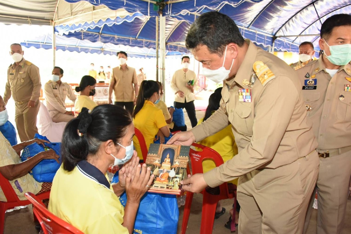 ปลัดเก่งเยี่ยมผู้ประสบภัยน้ำท่วมพิจิตรย้ำคนไทยไม่ทิ้งกัน ปลัดเก่งเยี่ยมผู้ประสบภัยน้ำท่วมพิจิตรย้ำคนไทยไม่ทิ้งกัน