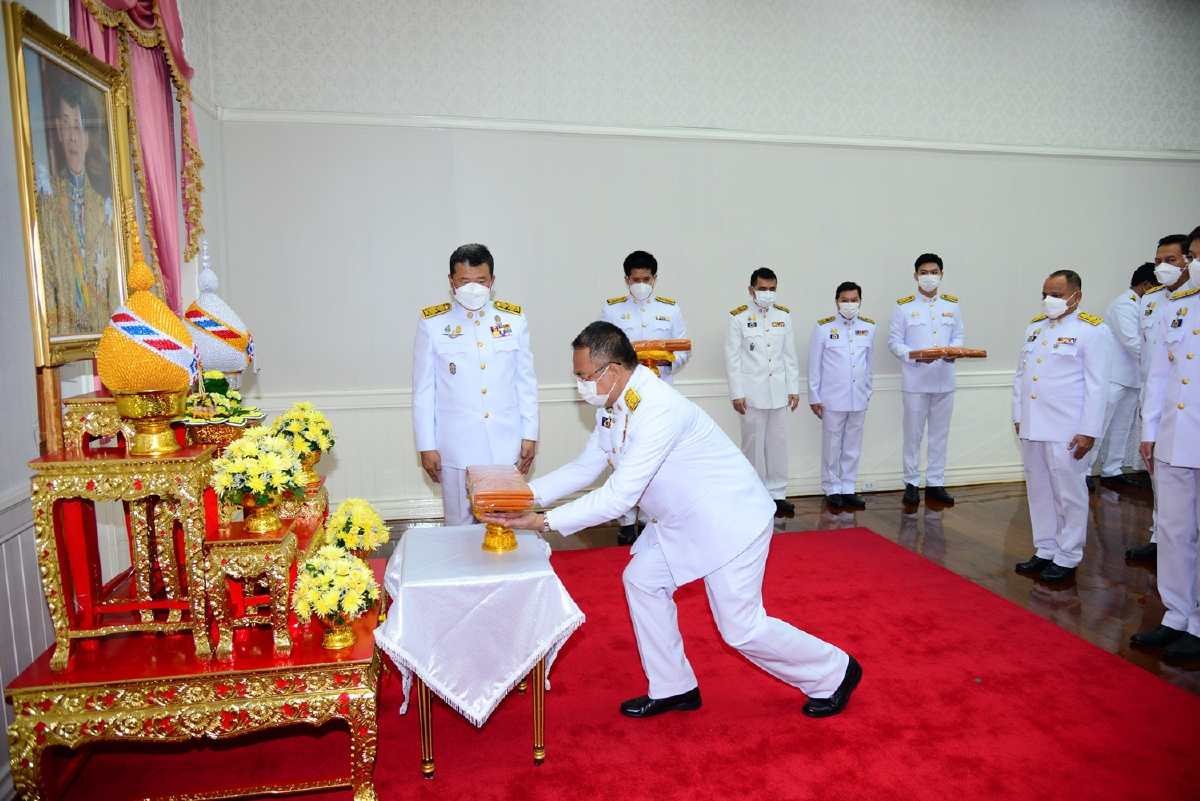 มท.รับมอบผ้าไตรพระราชทานทุนเล่าเรียนหลวงสำหรับพระสงฆ์ มท.รับมอบผ้าไตรพระราชทานทุนเล่าเรียนหลวงสำหรับพระสงฆ์