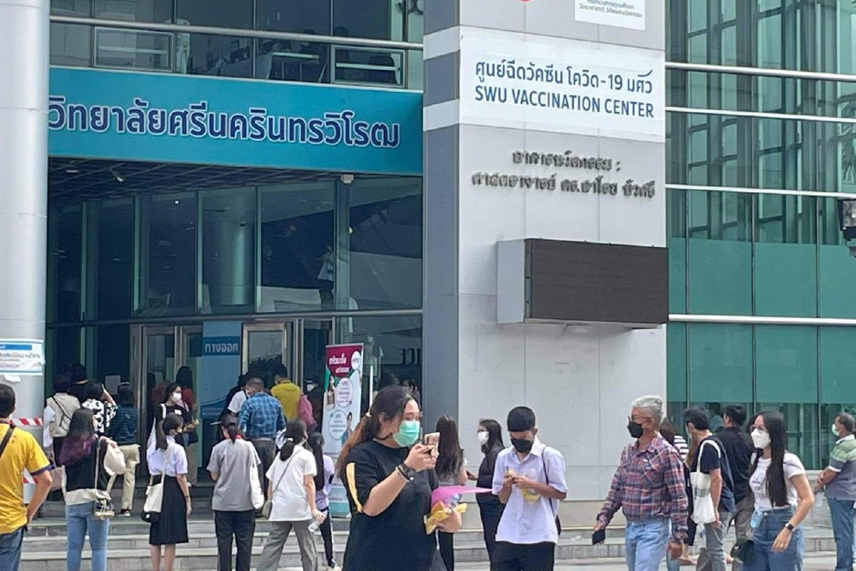 มศว ระดมฉีดวัคซีนไฟเซอร์ให้นร.เตรียมพร้อมรับเปิดเรียน มศว ระดมฉีดวัคซีนไฟเซอร์ให้นร.เตรียมพร้อมรับเปิดเรียน