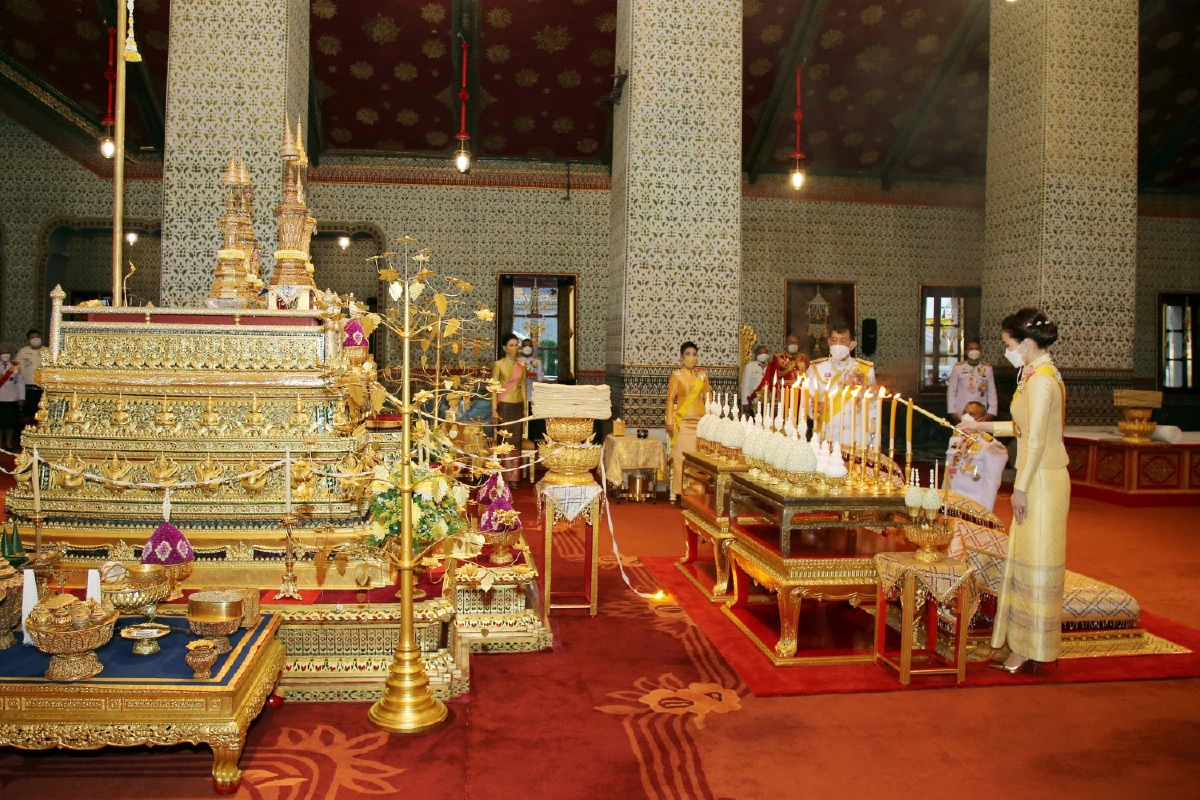 ในหลวง พระราชินี ทรงบำเพ็ญพระราชกุศล วันคล้ายวันสวรรคต ร.9