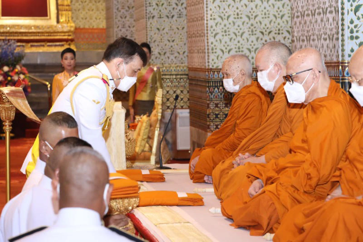 ในหลวง พระราชินี ทรงบำเพ็ญพระราชกุศล วันคล้ายวันสวรรคต ร.9