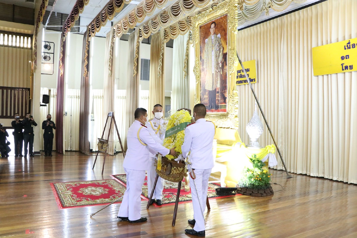 ทุกทิศทั่วไทย วางพวงมาลา คล้ายวันสวรรคตร.9