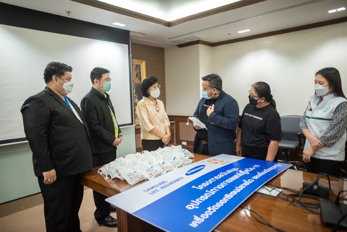 สำนักอนามัยรับมอบอุปกรณ์ทางการแพทย์เพื่อช่วยผู้ติดเชื้อโควิด-19