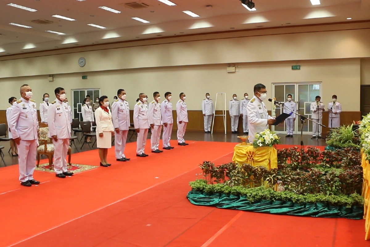 ทุกทิศทั่วไทย วางพวงมาลา คล้ายวันสวรรคตร.9