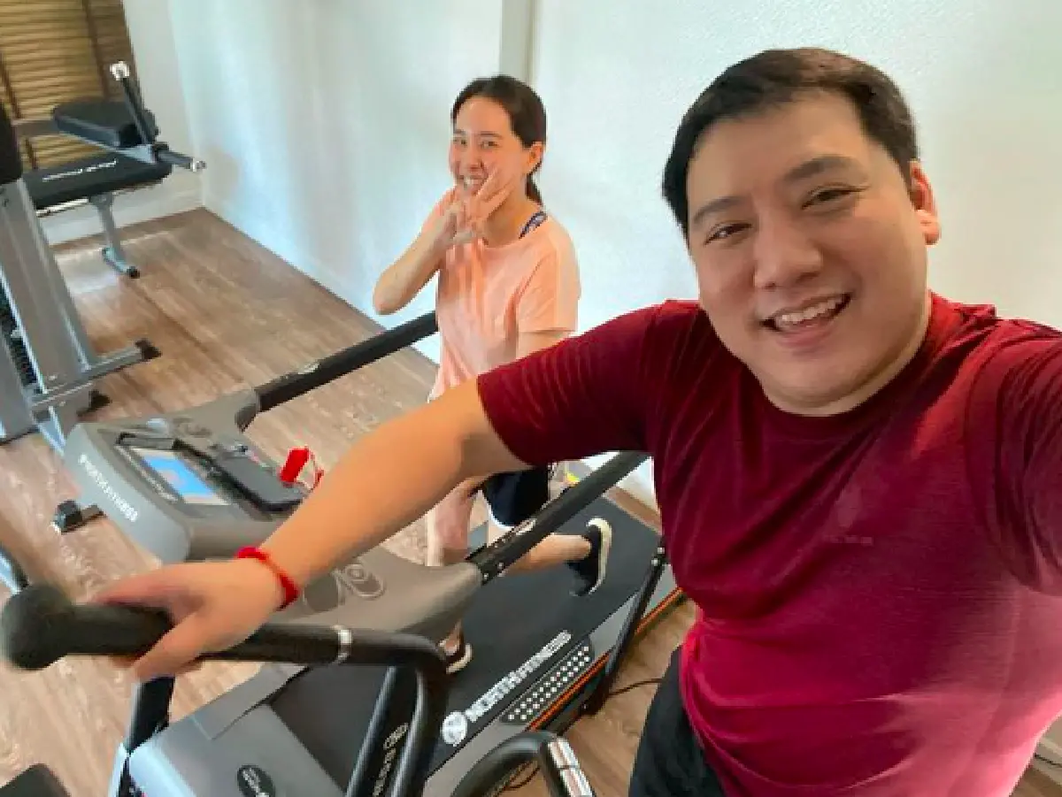 "ปอนด์" สามี "นุ้ย สุจิรา" เผยภาพน้ำท่วมโรงเรียนนานาชาติของครอบครัว