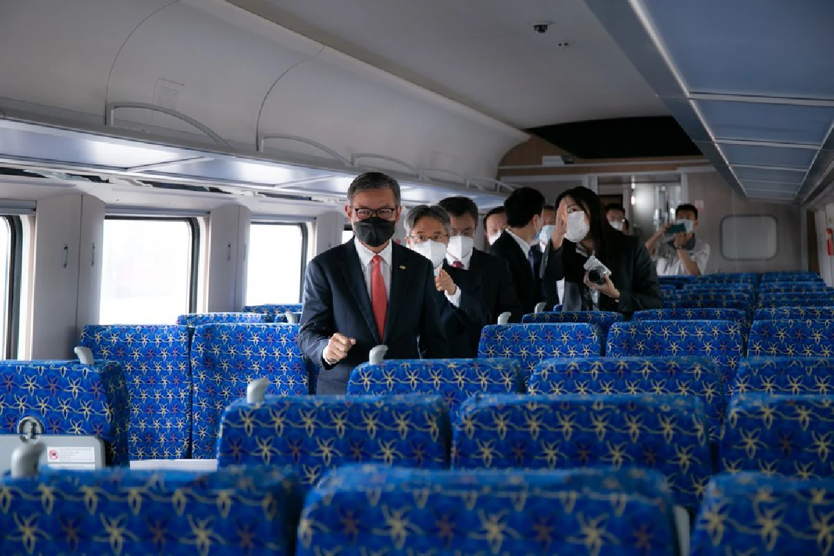 มาแล้ว! รถไฟหัวกระสุนเพื่อ ‘ทางรถไฟจีน-ลาว’ วิ่งทะยานถึงเวียงจันทน์