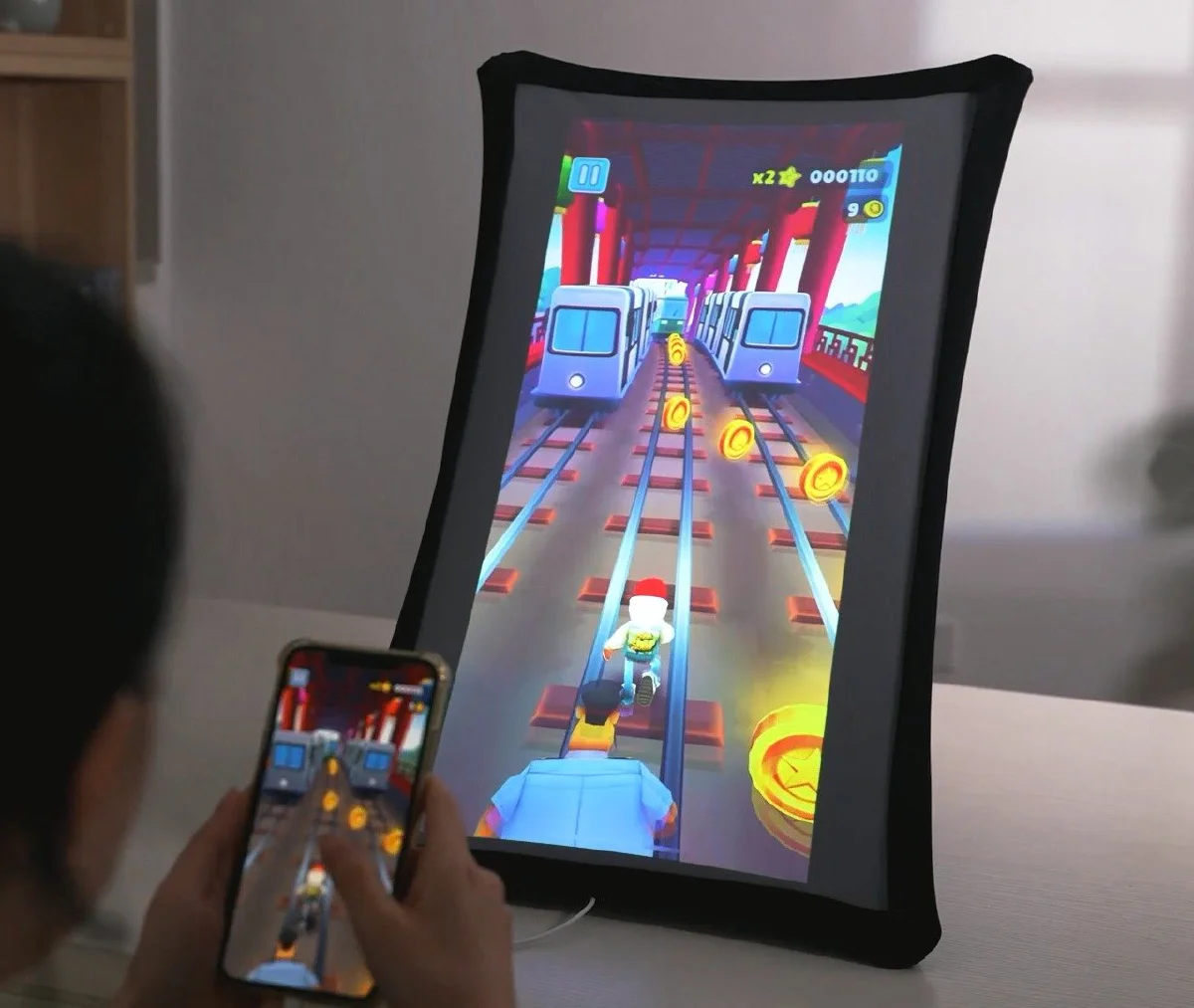 ดีไซน์แห่งอนาคต Splay โปรเจคเตอร์ 2-in-1 ที่ทำให้ทุกสิ่งใหญ่ขึ้น