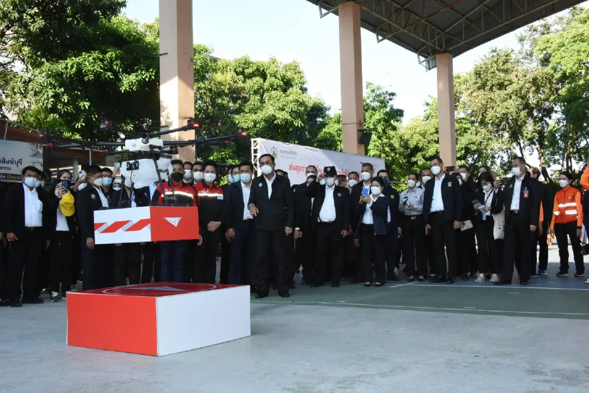 "ประยุทธ์"เยี่ยมให้กำลังน้ำท่วมสิงห์บุรีเปิดตัวโดรนส่งกล่องยา