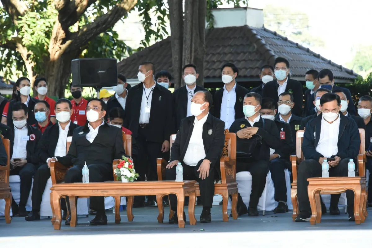 "ประยุทธ์"เยี่ยมให้กำลังน้ำท่วมสิงห์บุรีเปิดตัวโดรนส่งกล่องยา