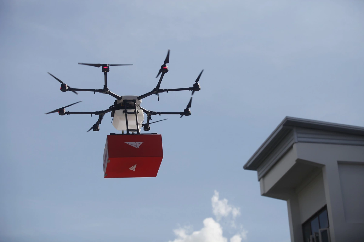 "ประยุทธ์"เยี่ยมให้กำลังน้ำท่วมสิงห์บุรีเปิดตัวโดรนส่งกล่องยา