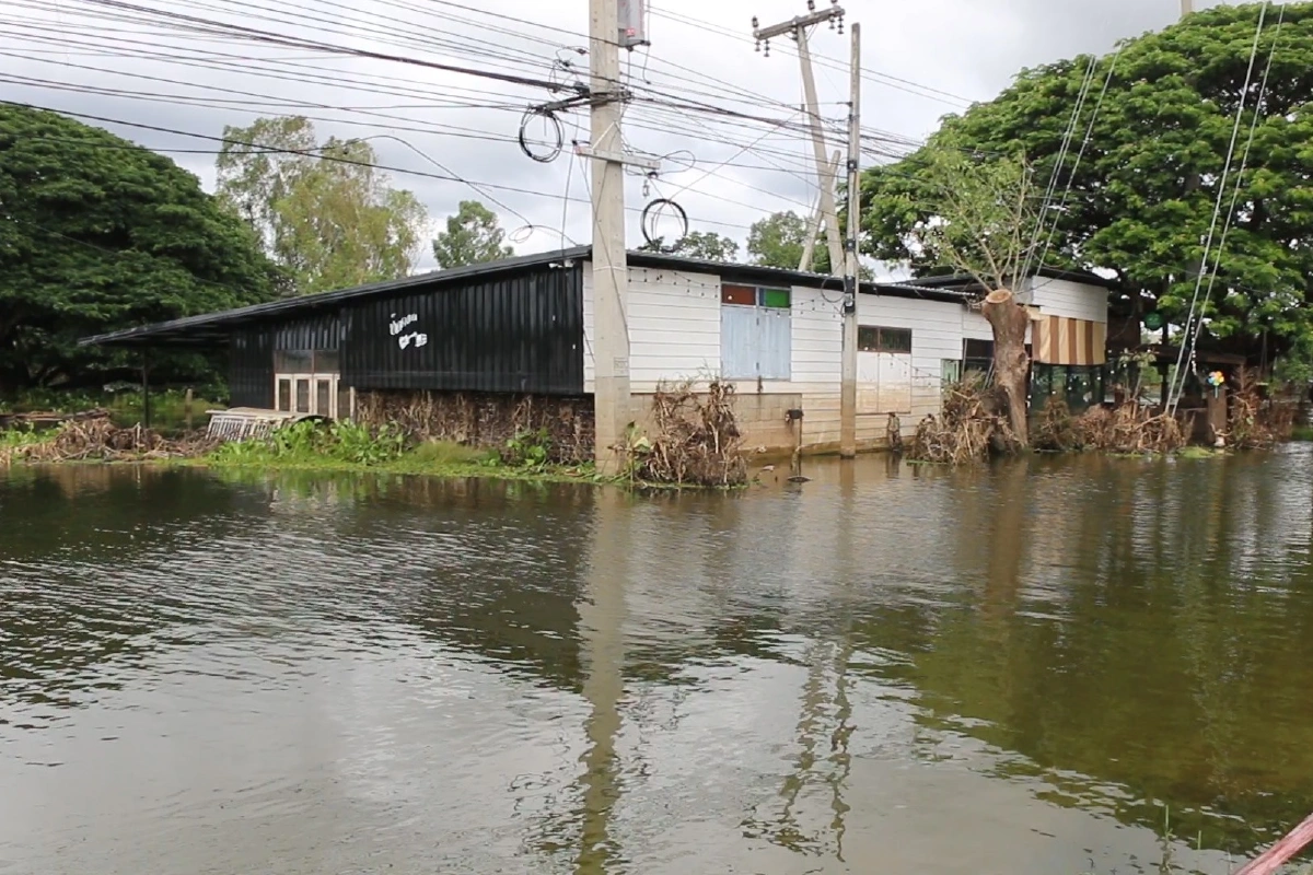 น้ำท่วมขอนแก่นเริ่มลด หลายเส้นทาง กลับมาใช้งานได้ปกติ