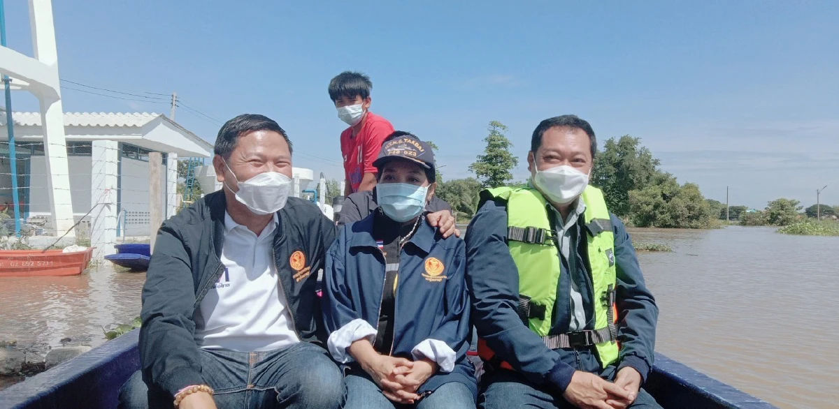 พรรคร่วมฝ่ายค้านลงพื้นที่ช่วยเหลือผู้ประสบภัยน้ำท่วมอยุธยา