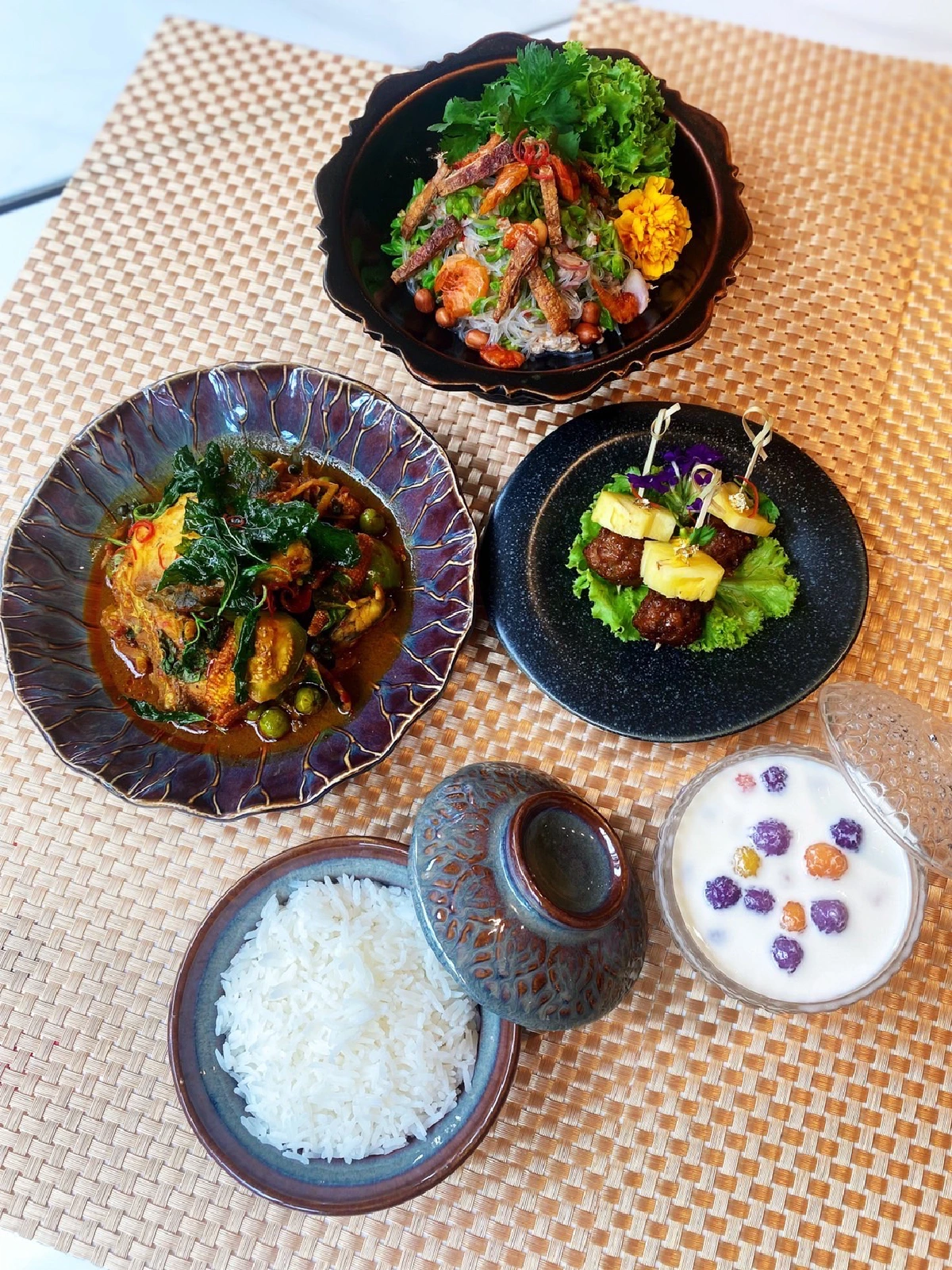 ‘ทองหล่อ’ ส่งต่อความอร่อยผ่าน 4 เซตเมนูโปรโมชั่นไดอิน ฟินตำรับไทยพื้นบ้านเลิศรสครบคาวหวานเพียง 450 บาท