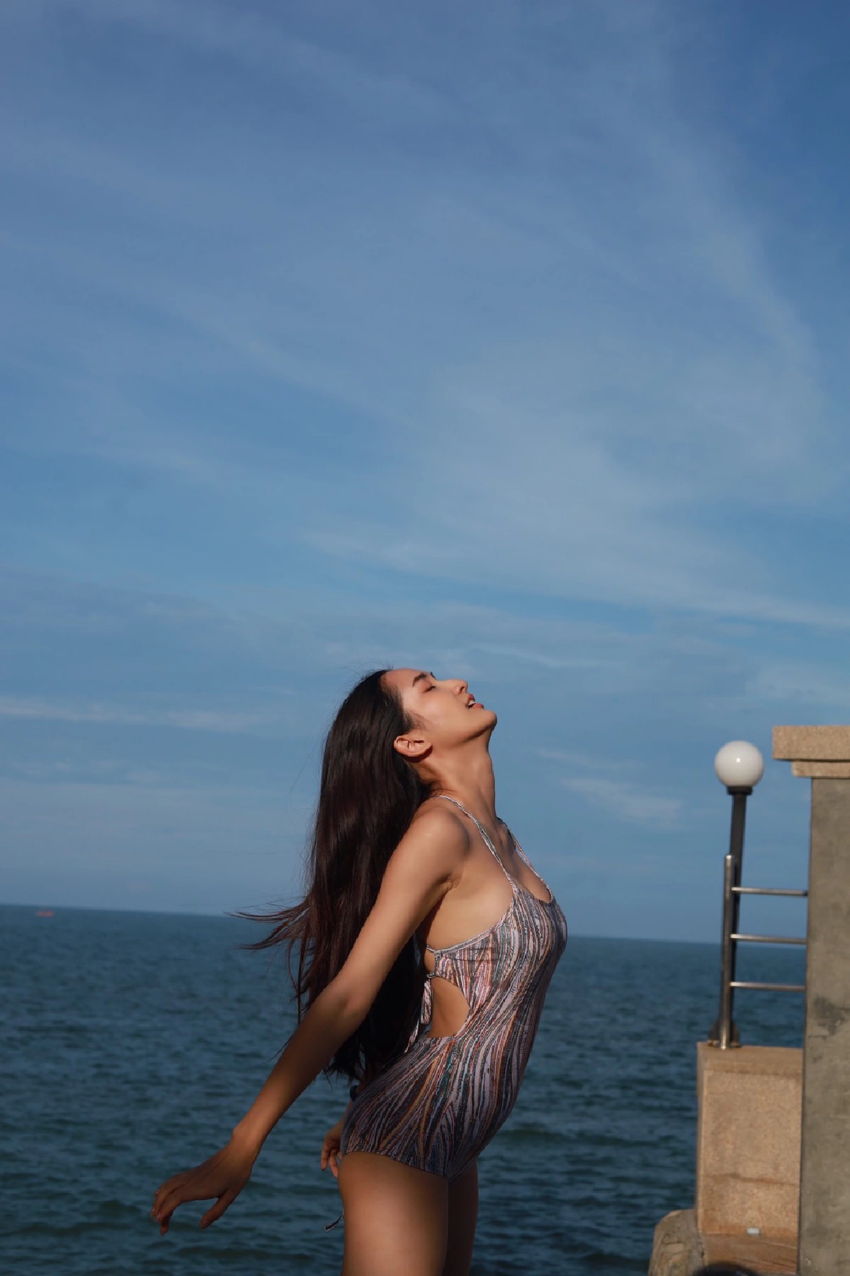 ยั่วมากจริงๆ “แซนดี้ ชลิดา” เปลี่ยนลุคนุ่งบิกินีตัวจิ๋ว อวดหุ่นแซ่บ