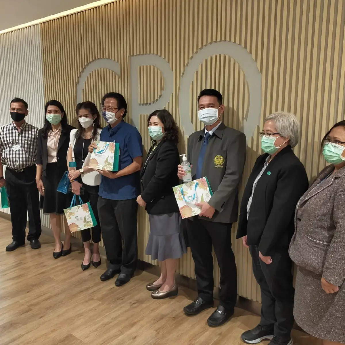 "หมอทศ"จี้อภ.เร่งหาวัคซีนคุณภาพฉีดให้ประชาชนป้องโควิด