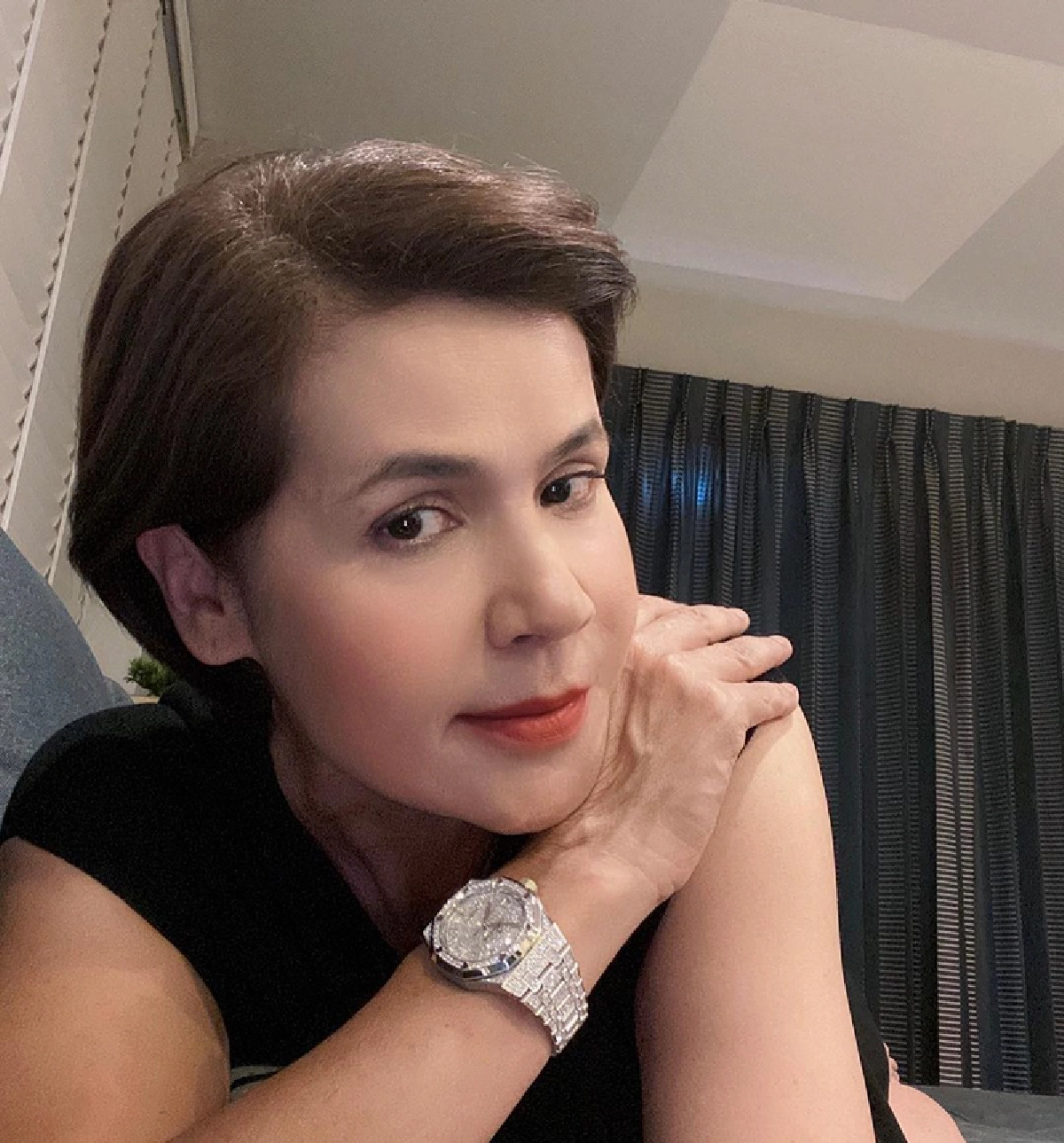 “นก จริยา” โชว์ของขวัญจากสามี “จอนนี่ แอนโฟเน่” นาฬิกาล้อมเพชรทั้งเรือน