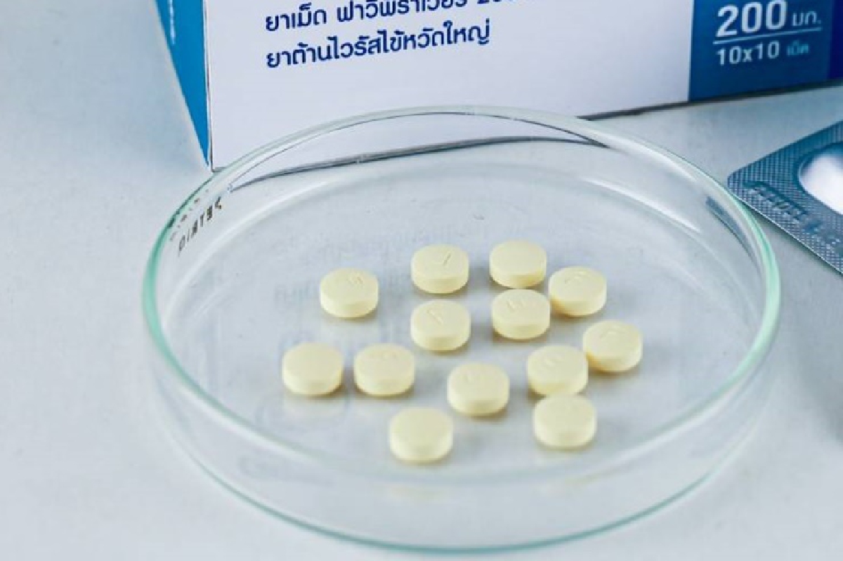 นายกฯ สั่งปราบปรามขาย ยาฟาวิพิราเวียร์ปลอม เตือนปชช. อย่าหลงเชื่อซื้อกินเอง นายกฯ สั่งปราบปรามขาย ยาฟาวิพิราเวียร์ปลอม เตือนปชช. อย่าหลงเชื่อซื้อกินเอง