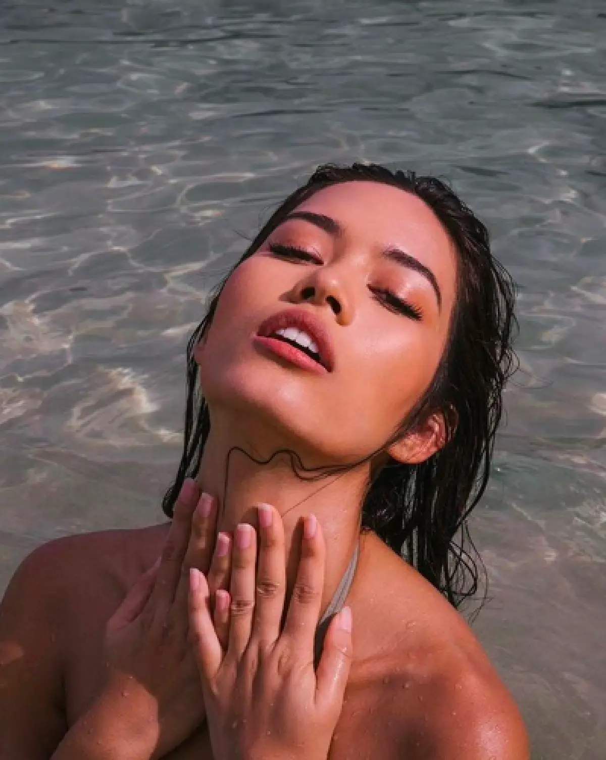 ล้วงลึกเรื่องลับ "ติช่า กันติชา" และปมในใจระหว่างเธอกับพ่อเลี้ยง