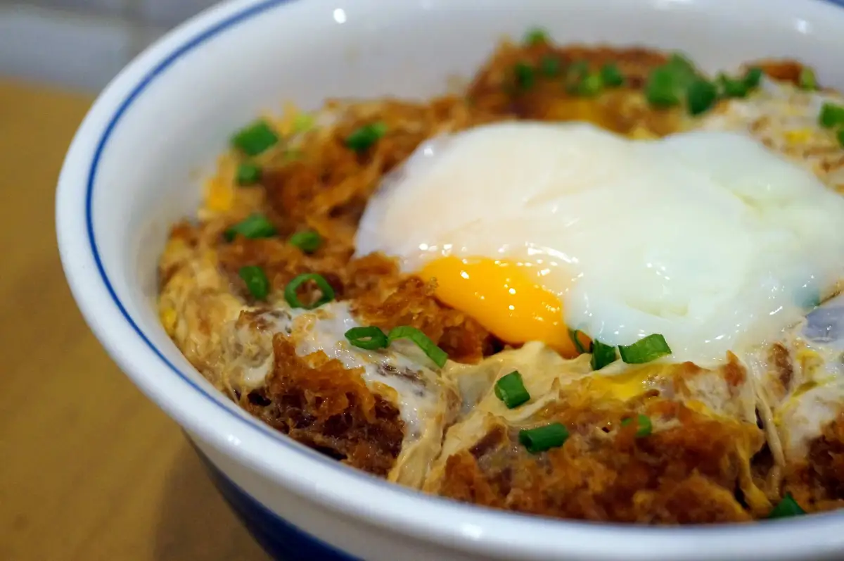 ประลองความชีสสส กับคัตสึด้งราดไข่และไข่ลาวาชีส สองเมนูใหม่จากคัตสึยะ