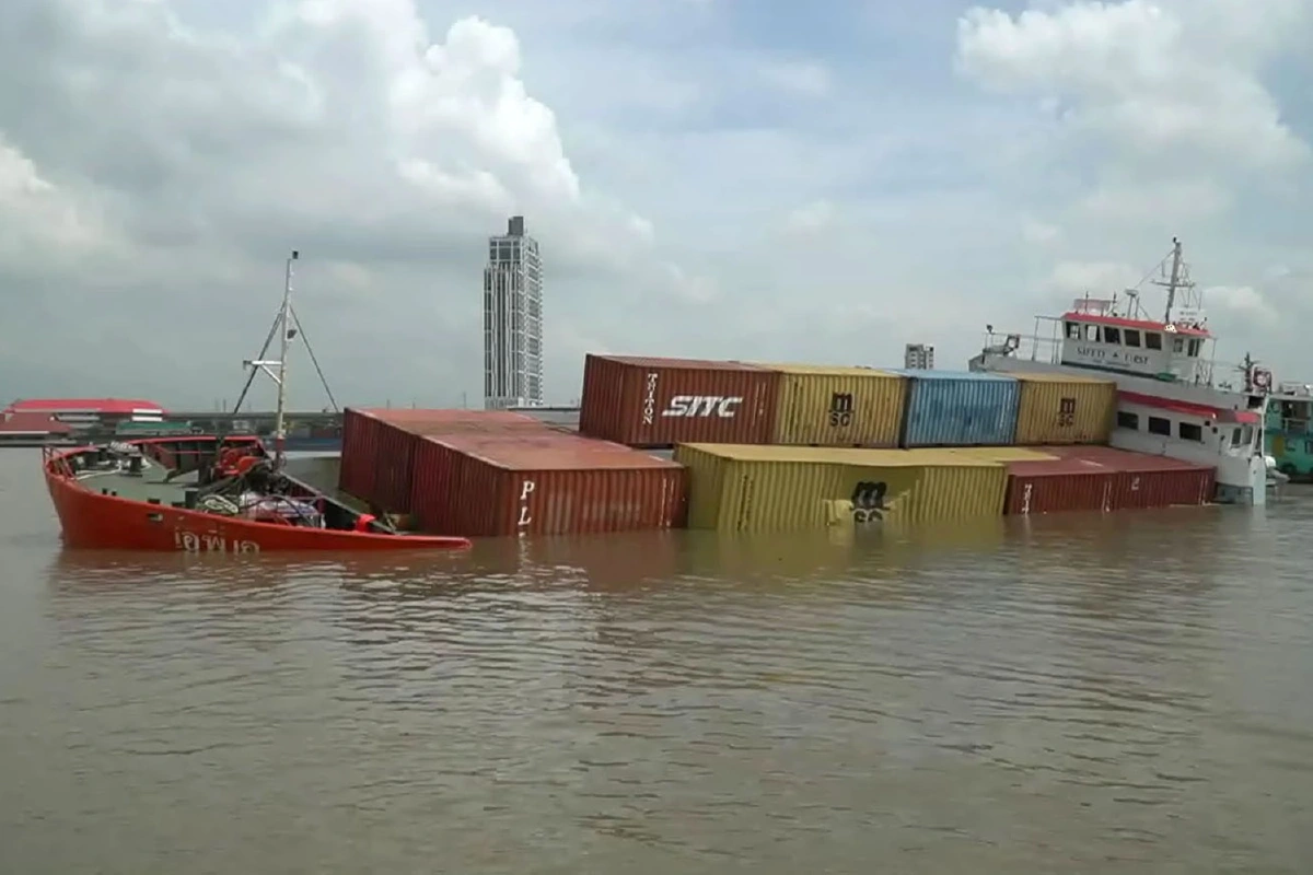 เรือบรรทุกสินค้าชนกันกลางเจ้าพระยา หน้าศาลากลางเมืองปากน้ำ