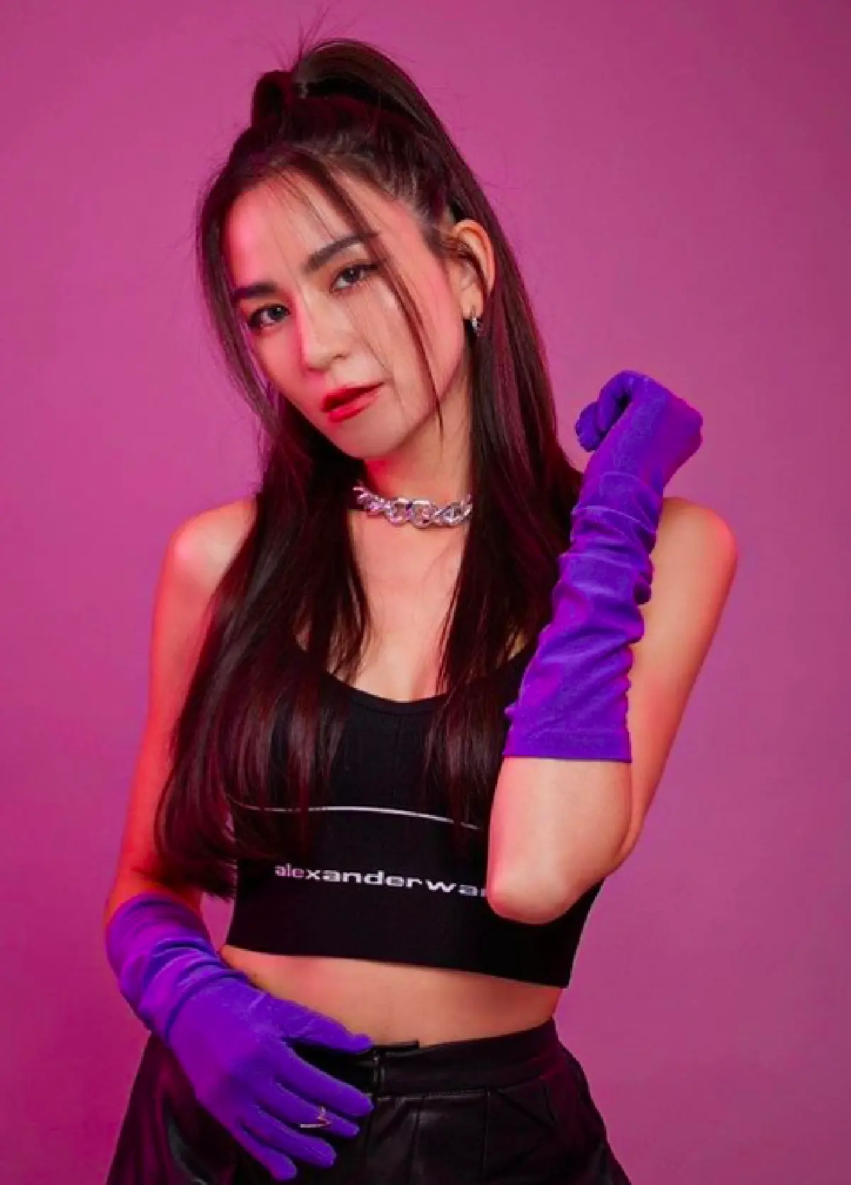 “พลอย ชิดจันทร์” นุ่งบิกินี่เขียวตัวจิ๋ว อวดบั้นท้ายสุดเซี้ยะริมทะเล