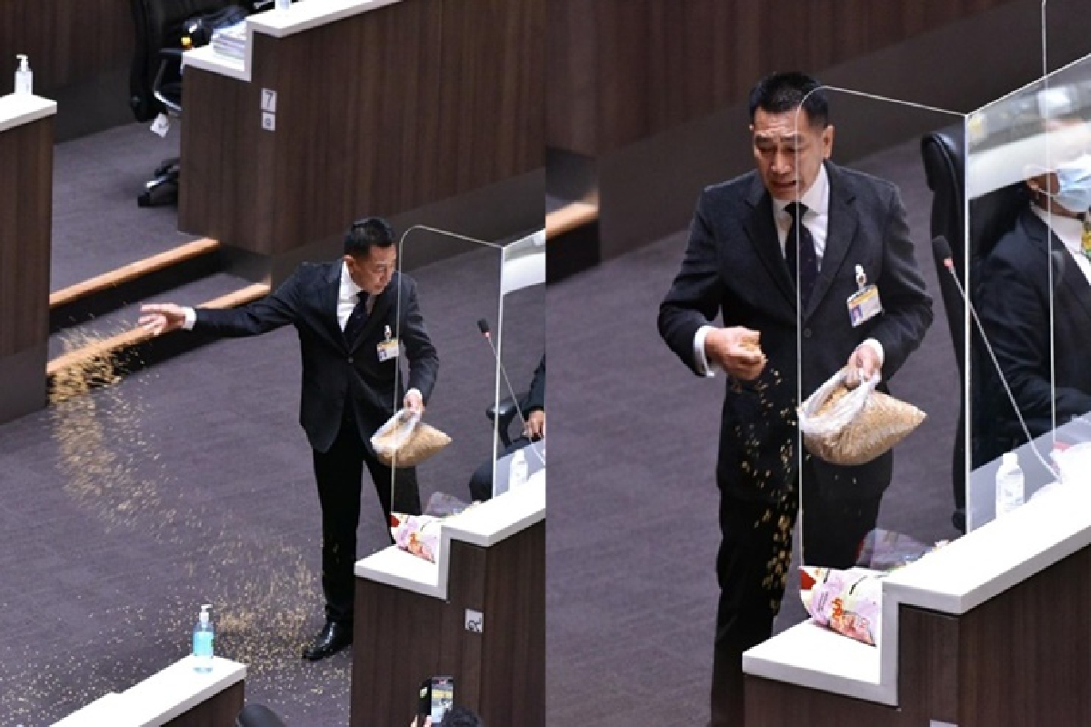 "พิเชษฐ์" สส.เพื่อไทย ฉุน รมต.ไม่มาตอบกระทู้ โปรยข้าวเปลือก-ปุ๋ย กลางสภา "พิเชษฐ์" สส.เพื่อไทย ฉุน รมต.ไม่มาตอบกระทู้ โปรยข้าวเปลือก-ปุ๋ย กลางสภา