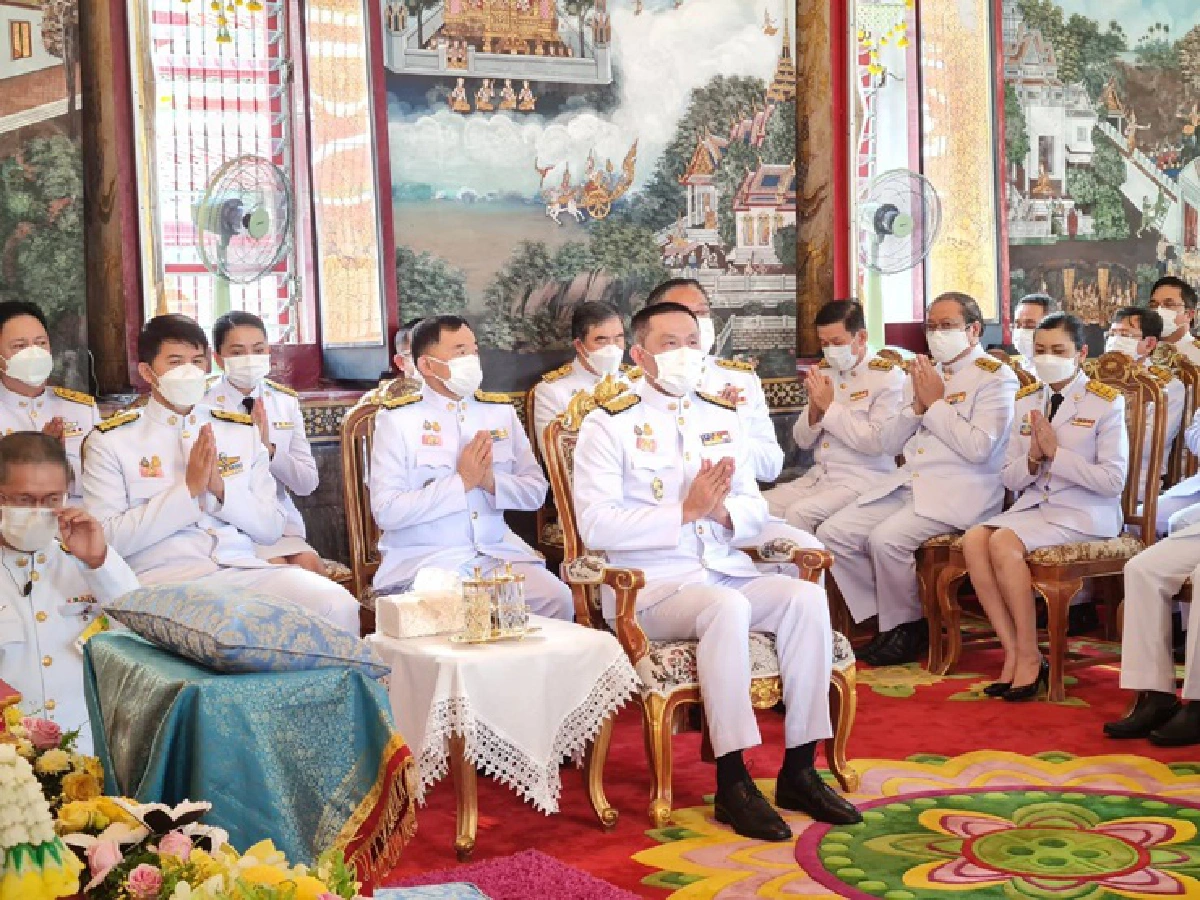 "ศักดิ์สยาม"ถวายผ้าพระกฐินพระราชทาน วัดปทุมคงคา