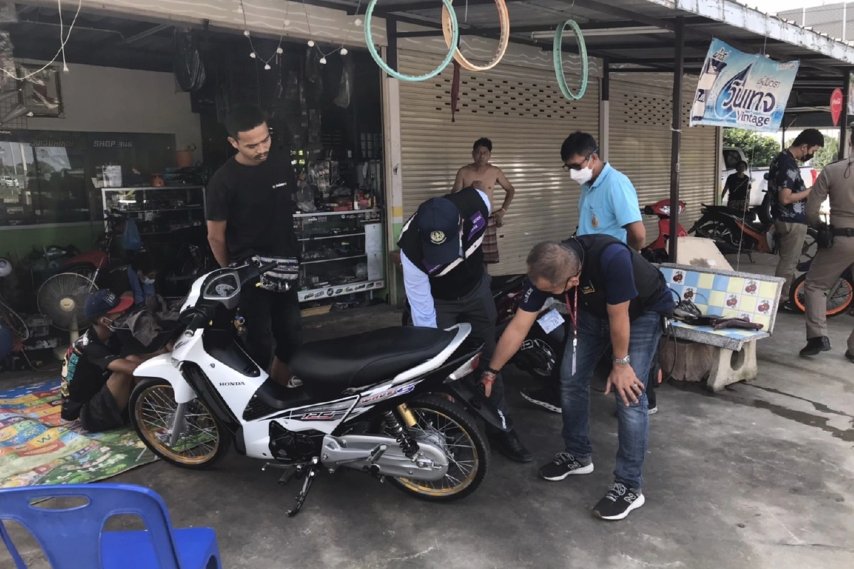 ตร.ปทุมฯขอร้านแต่งรถอย่าโมดิฟายท่อดัง