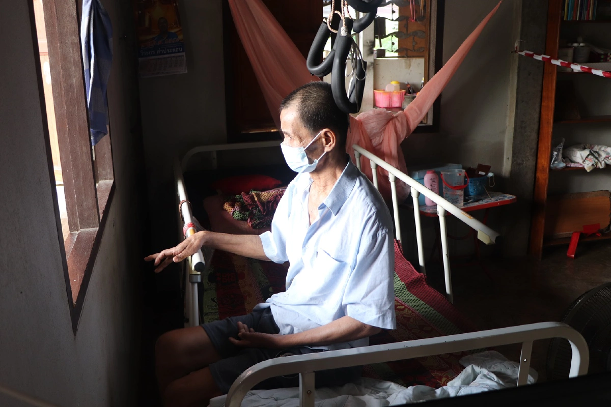 วัคซีนสูตรไขว้ฟื้นชายป่วยติดเตียงลุกขึ้นได้