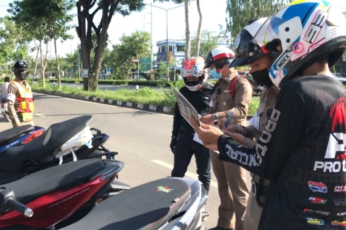 ตร.จับจยย.ซิ่งจัดทริปไม่อาบน้ำเที่ยวเขาค้อ-ภูทับเบิก
