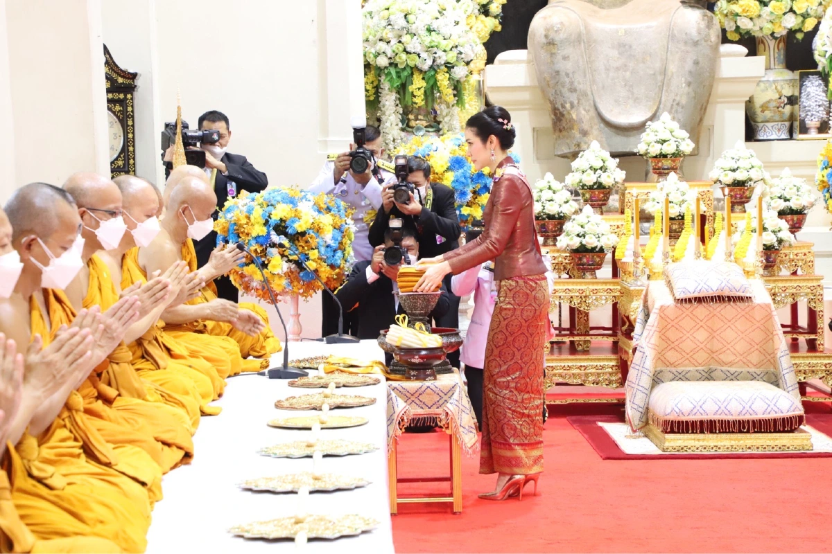 "ในหลวง"โปรดเกล้าฯ"เจ้าคุณพระ"เป็นผู้แทนพระองค์ไปถวายผ้าพระกฐิน