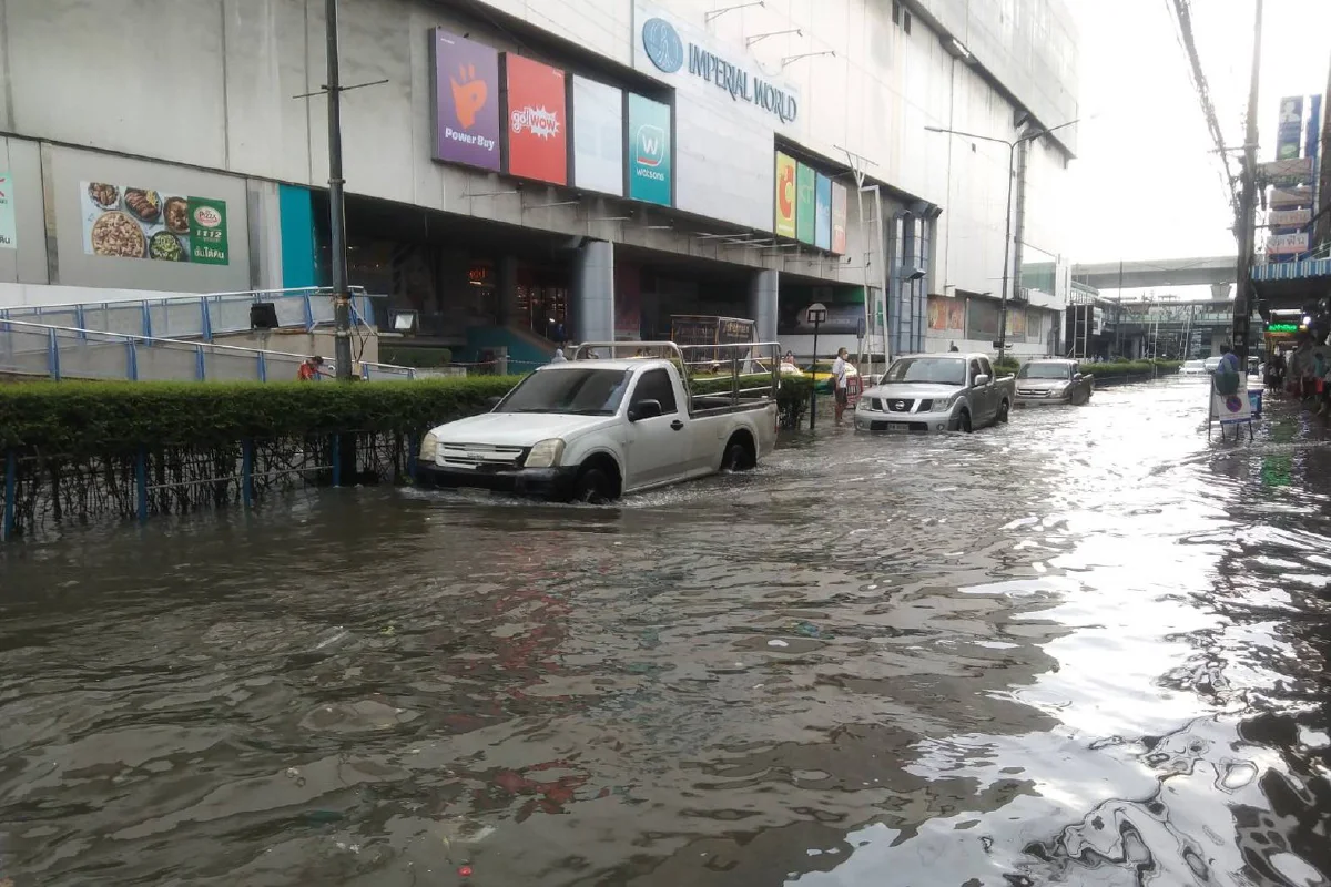 สมุทรปราการเจอน้ำทะลักท่วมหลายพื้นที่ หลังทะเลหนุนสูง