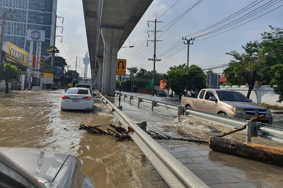 สมุทรปราการเจอน้ำทะลักท่วมหลายพื้นที่ หลังทะเลหนุนสูง