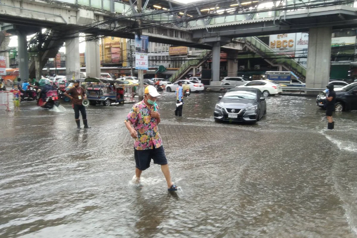 สมุทรปราการเจอน้ำทะลักท่วมหลายพื้นที่ หลังทะเลหนุนสูง