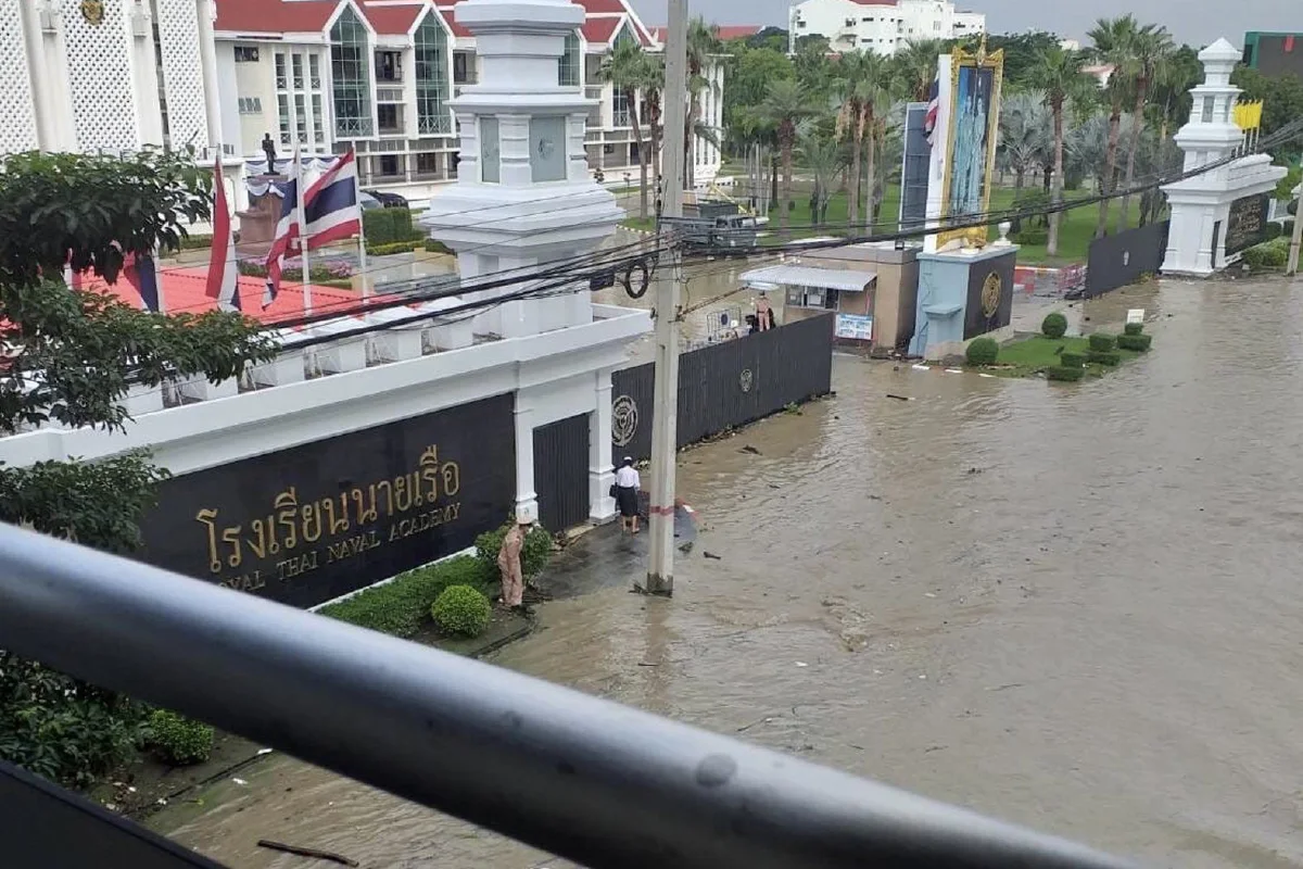 สมุทรปราการเจอน้ำทะลักท่วมหลายพื้นที่ หลังทะเลหนุนสูง