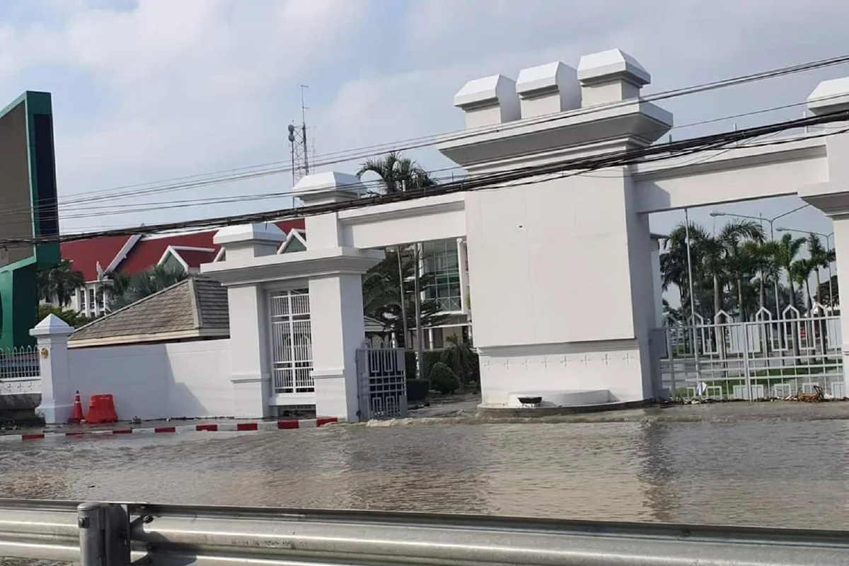 สมุทรปราการเจอน้ำทะลักท่วมหลายพื้นที่ หลังทะเลหนุนสูง