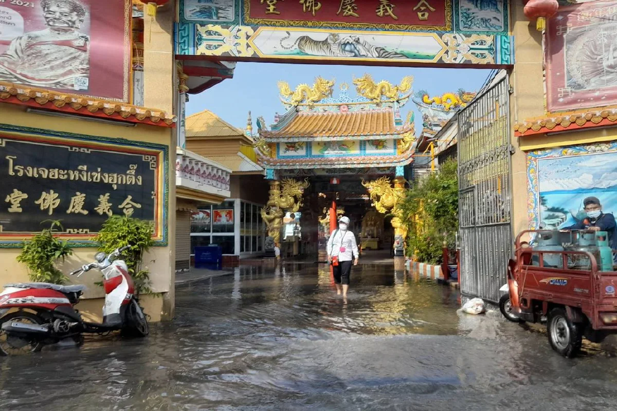 สมุทรปราการเจอน้ำทะลักท่วมหลายพื้นที่ หลังทะเลหนุนสูง