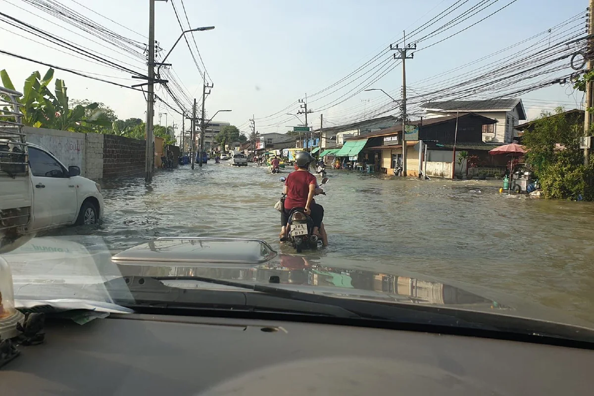 สมุทรปราการเจอน้ำทะลักท่วมหลายพื้นที่ หลังทะเลหนุนสูง