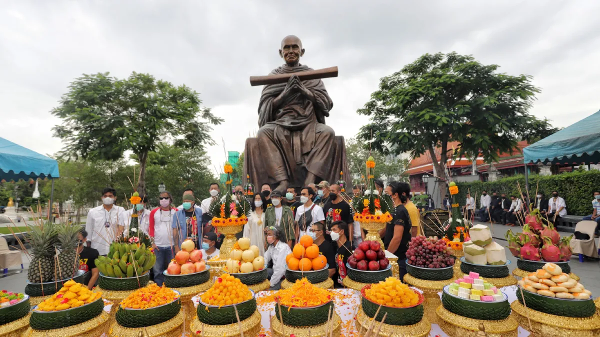 กดพิมพ์นำฤกษ์สร้างพระสมเด็จวัดระฆัง รุ่นอนุสรณ์ครบรอบ 150 ปี 