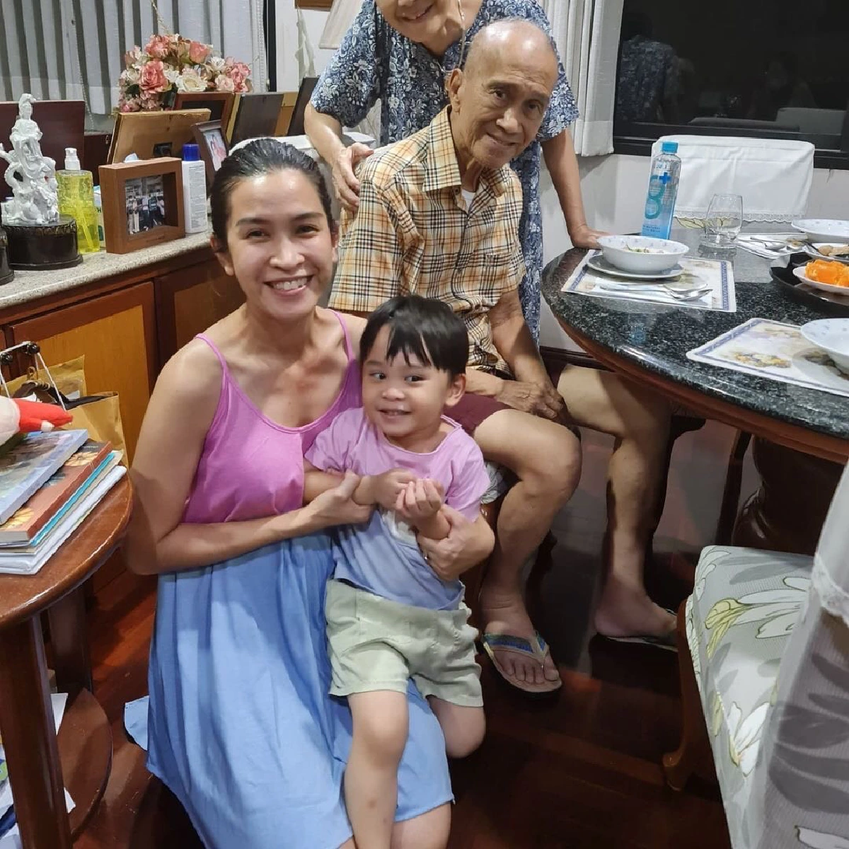 "อาต้อย เศรษฐา" อายุครบ 77 ปี ครอบครัวจัดงานฉลองวันเกิดให้อย่างอบอุ่น