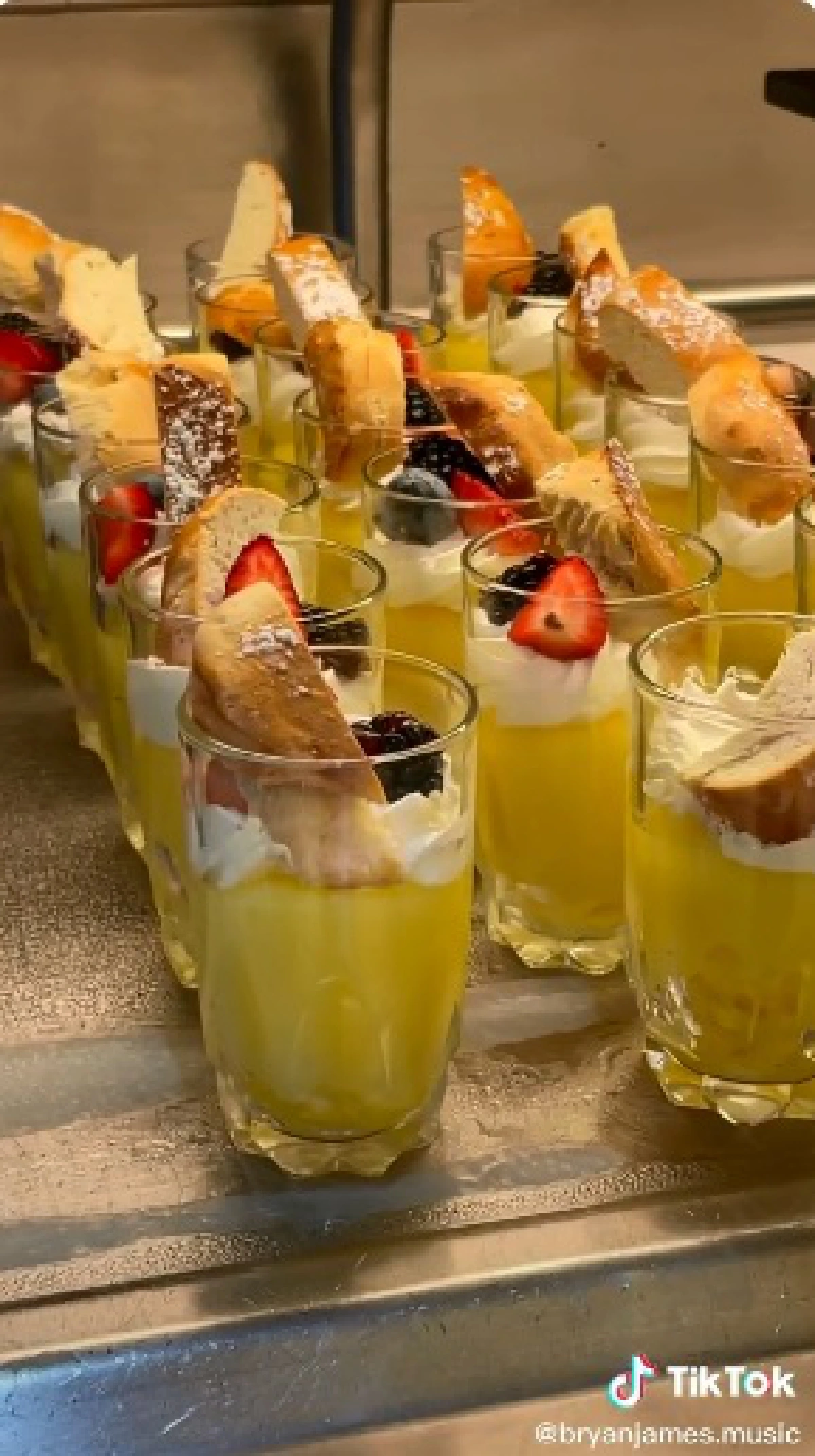 กินหรูอยู่สบายแค่ไหน? เจาะชีวิตบนเรือสำราญของลูกเรือ