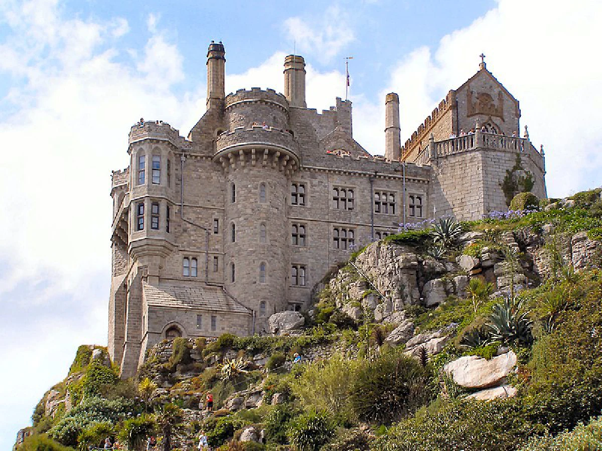 ‘คนดูแลปราสาท’ อยู่บ้านหรู ดูวิวทะเลฟรี รายได้ปีละเป็นล้าน