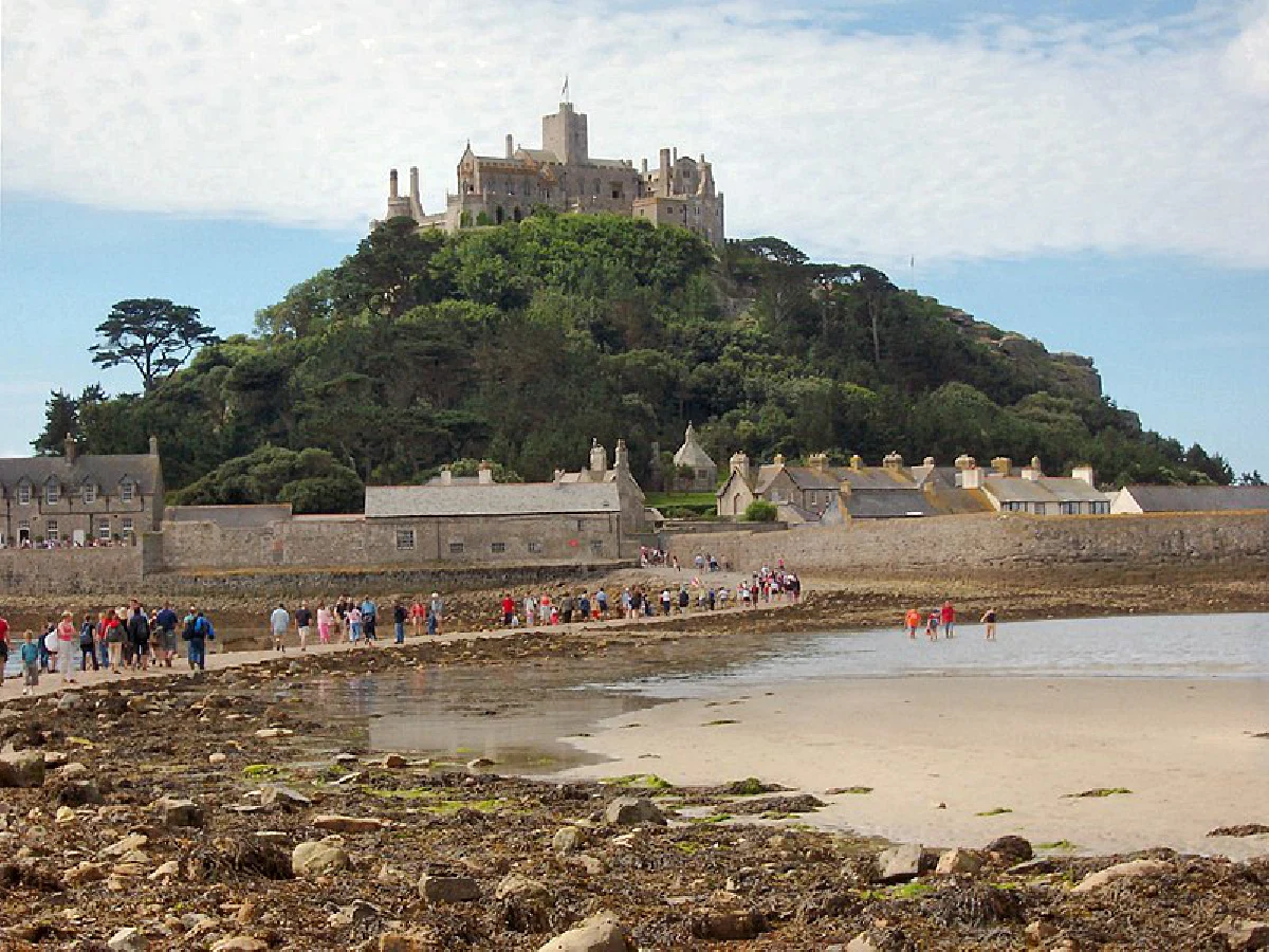 ‘คนดูแลปราสาท’ อยู่บ้านหรู ดูวิวทะเลฟรี รายได้ปีละเป็นล้าน