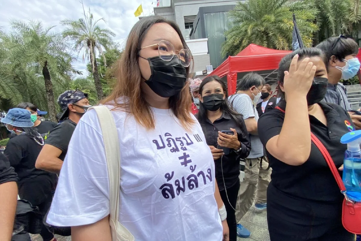 "รุ้ง"เข้าฟังคำวินิจฉัยศาลรธน. ยัน10ข้อเรียกร้องปฏิรูปสถาบัน