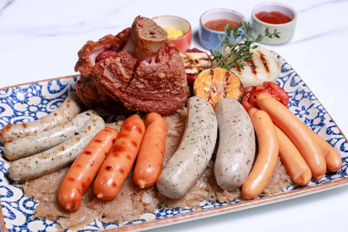 แจกพิกัดความอร่อยอิ่มไม่อั้น กับบุฟเฟ่ต์เนื้อหมูนานาชนิดและอาหารนานาชาติ ณ ห้องอาหารเวนติซี