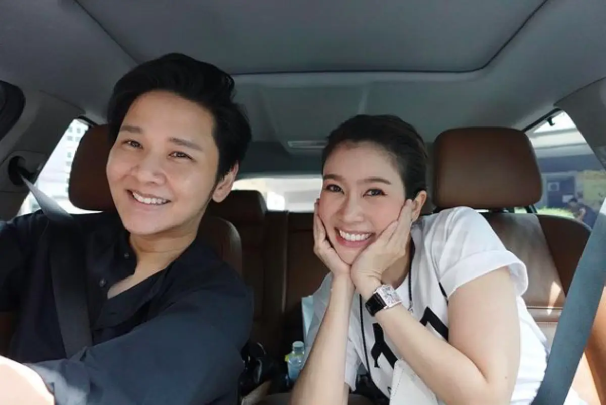 "โต๋-ไบรท์" ใส่ชุดคู่ พร้อมอวดลีลาสเต็ปแดนซ์แบบจัดเต็ม 