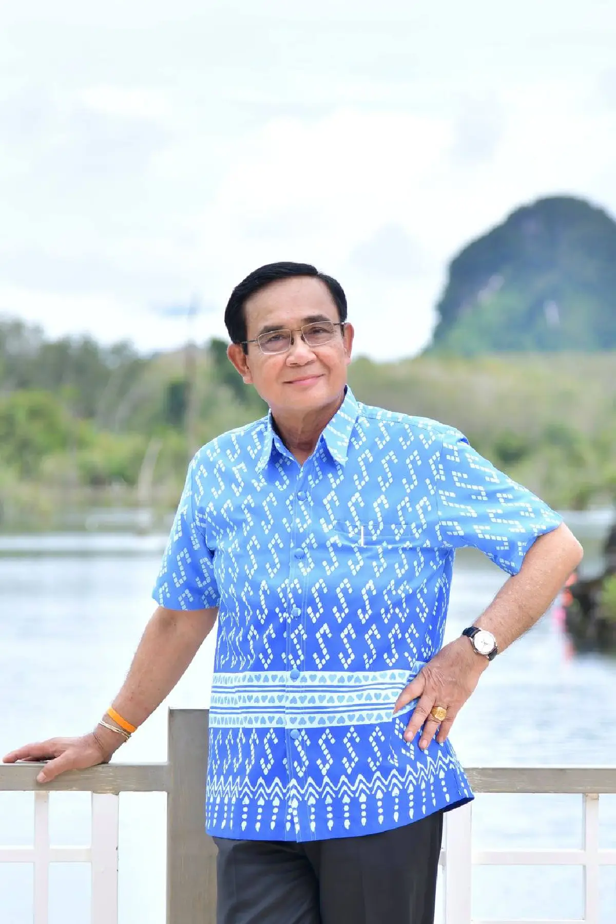 บิ๊กตู่อารมณ์ดี โพสท่าถ่ายรูปโปรโมตแหล่งท่องเที่ยวกระบี่