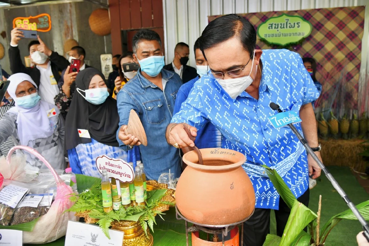 บิ๊กตู่อารมณ์ดี โพสท่าถ่ายรูปโปรโมตแหล่งท่องเที่ยวกระบี่