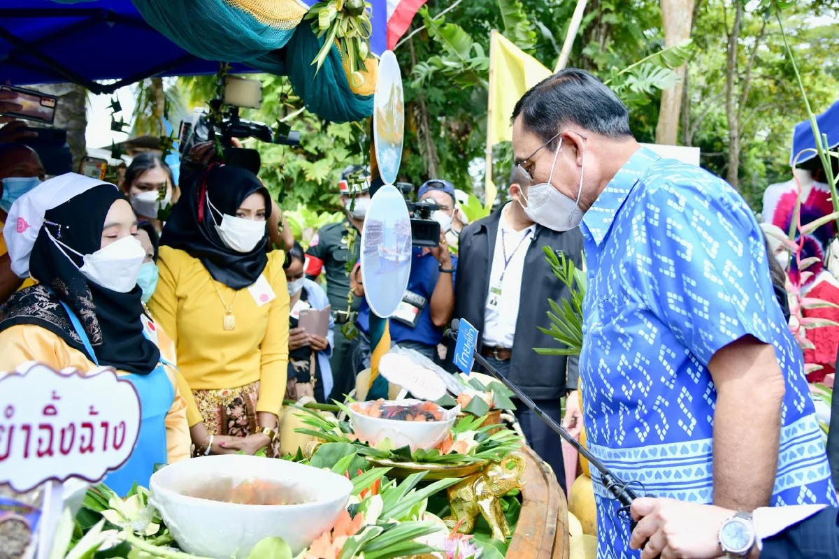 บิ๊กตู่อารมณ์ดี โพสท่าถ่ายรูปโปรโมตแหล่งท่องเที่ยวกระบี่