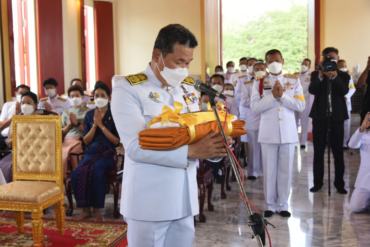 ปลัดมท.อัญเชิญผ้าพระกฐินสมเด็จพระสังฆราชทอดถวายวัดกลาง ปลัดมท.อัญเชิญผ้าพระกฐินสมเด็จพระสังฆราชทอดถวายวัดกลาง